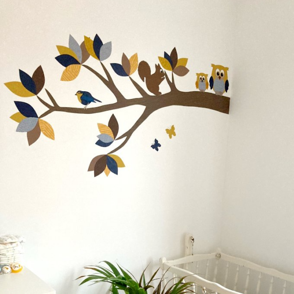 uilentak muurdecoratie behangdecoratie babykamer okergeel-blauw-taupe