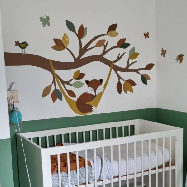 vos in hangmat muurdecoratie babykamer behang